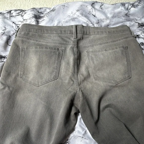 Old Navy Original Gray Mid-rise Jeans - Picture 4 of 6